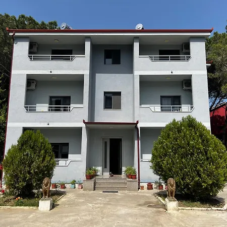 Canary Herberg Golem (Tirana)