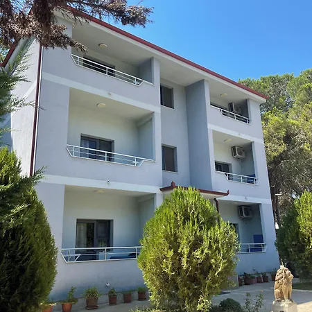 Canary Locanda Golem (Tirana)