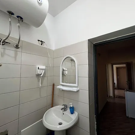 Locanda Canary Golem (Tirana)