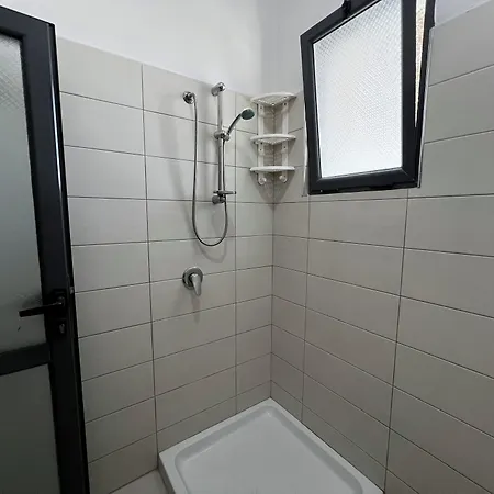 Canary Locanda Golem (Tirana)