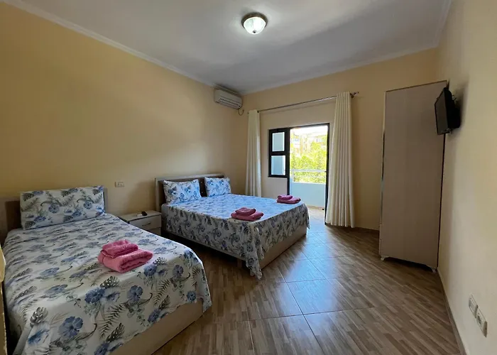 Canary Inn Golem (Tirana)