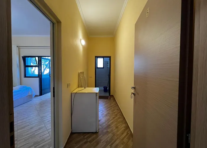 Inn Canary Golem (Tirana)