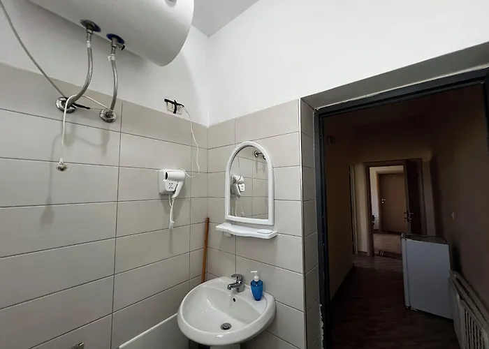 Inn Canary Golem (Tirana)