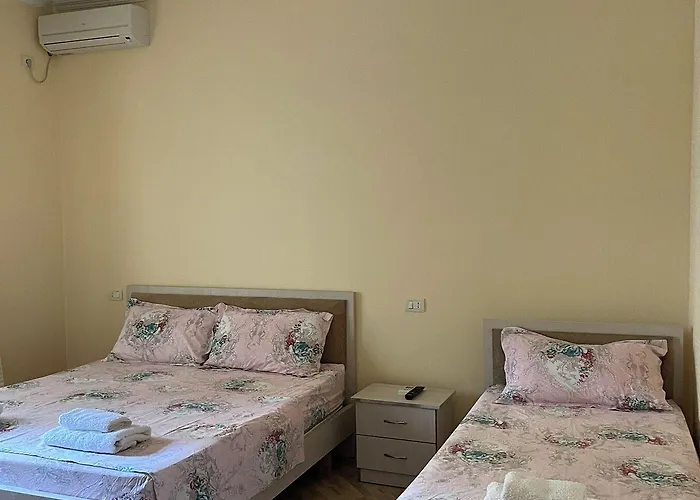 Canary Inn Golem (Tirana)